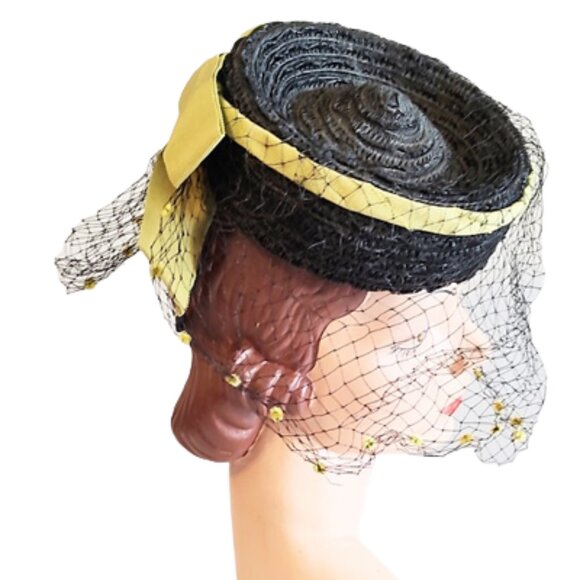 1940s True Vintage Black Tilt Hat With Green Ribbon Trim And A Full Face Veil - Picture 2 of 8